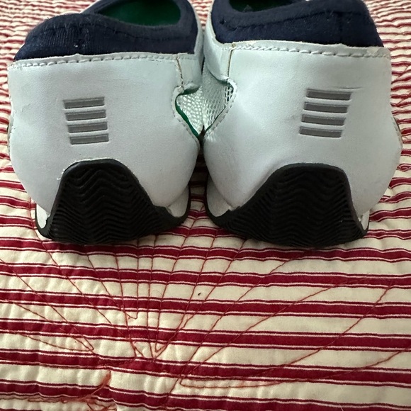 Lands' End White and Navy Sneakers Breathable Comfort - Picture 2 of 5